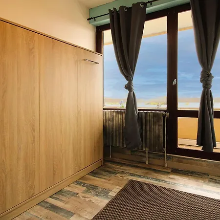 Homey Bellevue: Cozy With Balcony Views And Parking Near Geneva Apartment