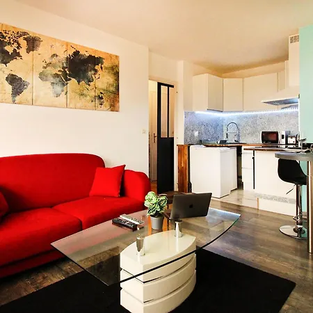 Apartment Homey Bellevue: Cozy With Balcony Views And Parking Near Geneva *