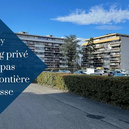 Apartment Homey Bellevue: Cozy With Balcony Views And Parking Near Geneva *